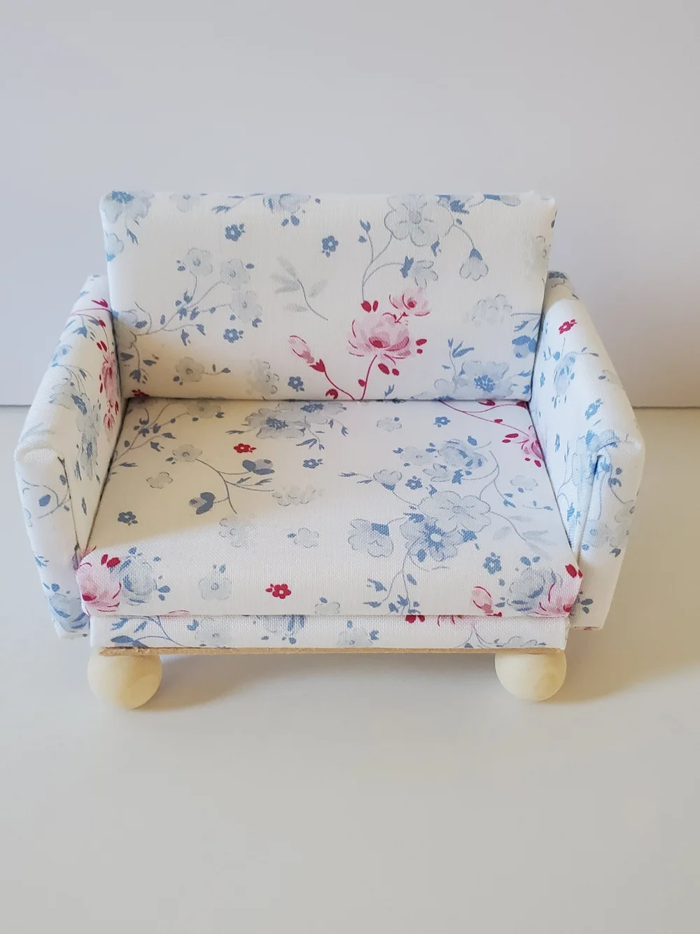 Miniature Dollhouse 1:12 Scale Loveseat Floral Sofa Maileg